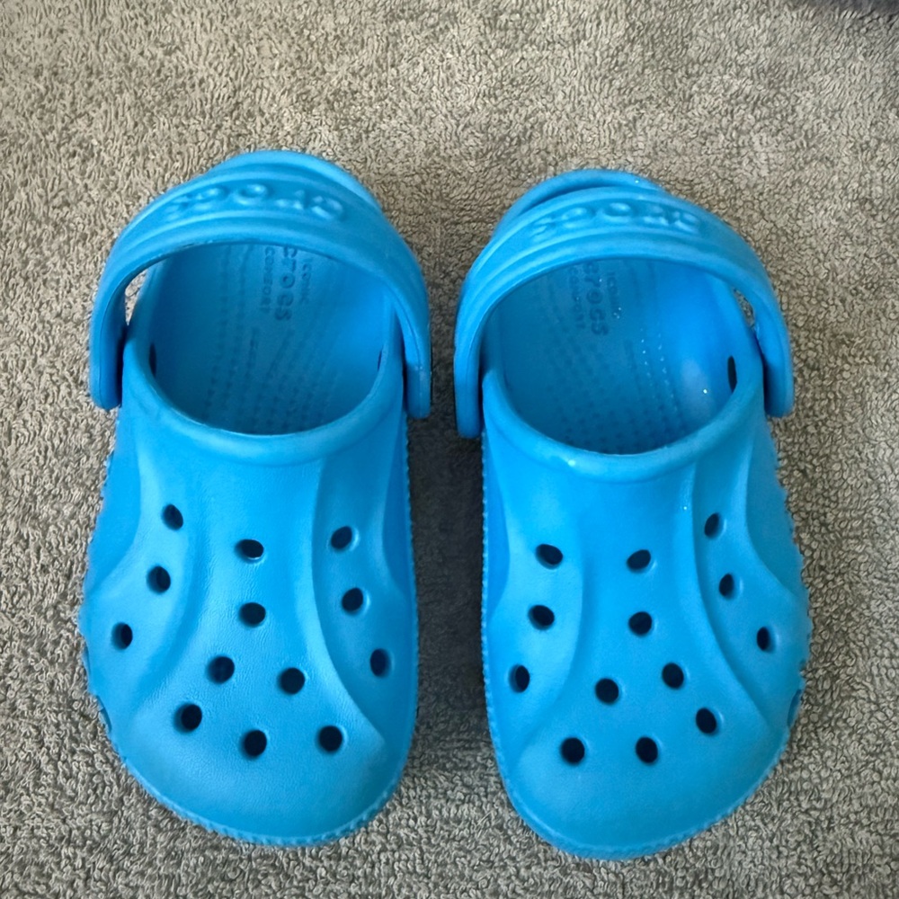 Crocs Toddler Size 7 Kids Boys Girls Blue Clogs VGC - Picture 5 of 5